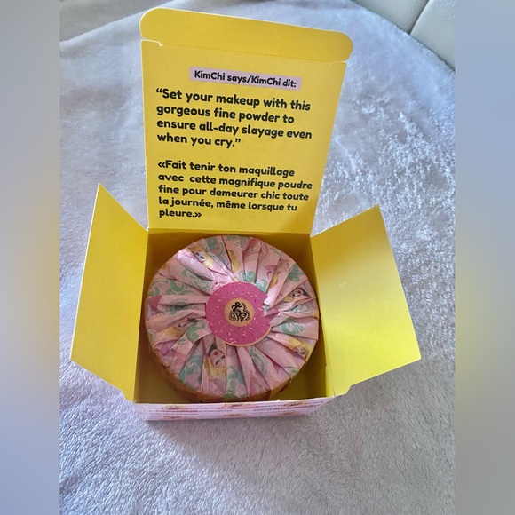 Kim Chi Chic Puff Pass Makeup Set and Bake Powder - New with Box/Sealed - Picture 3 of 6